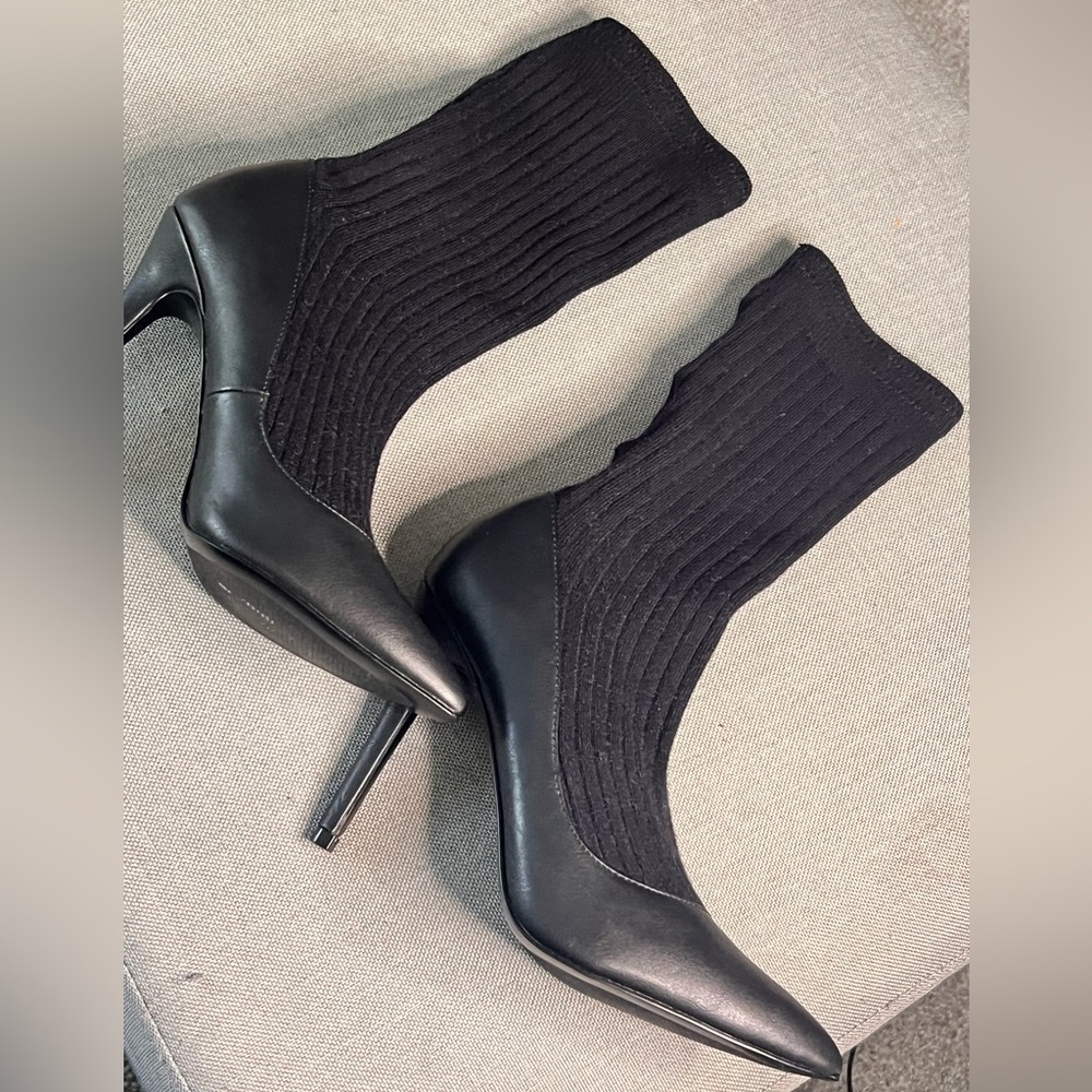 NWOT Charles by Charles David Sock Booties BLACK SIZE 7M
